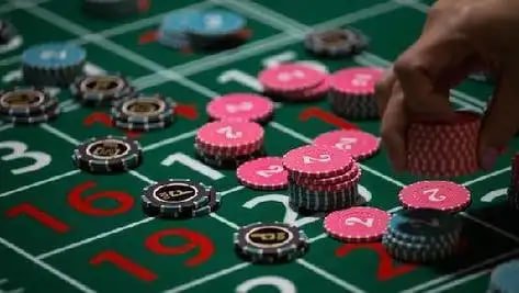 Antarmuka aplikasi mobile jagoanjitu menampilkan pasar Liga 1 Indonesia dan permainan kasino langsung